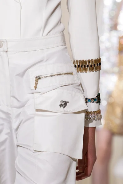 Look 97